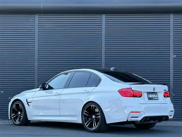 ＢＭＷ Ｍ３ 茨城県 2017(平29)年 3.5万km アルピンホワイトⅢ Mパフォ-マンスエアロパッケージ /アダプティブMサスペンション /カーボンスポイラ-/スプリッタ-/ディフュ-ザ-/ドアミラ- /純正19インチ黒塗装鍛造アルミ /HUD /赤革Mスポ-ツシ-ト シ-トヒ-タ- /M付PWシ-ト /LED /ナビ /TV /BT/USB/DVD/CD/衝突軽減B/レーンディパーチャーウォーニング/レーンチェンジウォーニング/ETC2.0/ドラレコ/禁煙車