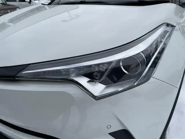 トヨタ Ｃ－ＨＲ G－T 青森県 2017(平29)年 16.2万km ホワイトパールクリスタルシャイン ・4WD/・純正エンジンスターター/・社外ナビ（AVIC-RW800）/・フルセグ/・CD/DVD/SD/Bluetooth/・バックカメラ/・プッシュスタート/・スマートキー/・スペアキー1本/・トヨタセーフティセンス/・クルーズコントロール/・ビルドインETC/・ドライブレコーダー（前後）/・MTモード付AT/・純正ンフロアマット/・夏タイヤ積込/・純正AW積込/・保証書/・取扱説明書