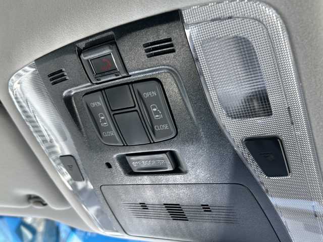 トヨタ アルファード S 山梨県 2023(令5)年 1.8万km ホワイトパールクリスタルシャイン ディスプレイオーディオ/バックカメラ/両側パワースライドドア/ETC/クルーズコントロール/禁煙車/LEDヘッドライト/Bluetooth再生/純正１８インチアルミ/衝突軽減システム/オートマチックハイビーム/コーナーセンサー/スペアキー/フリップダウンモニター
