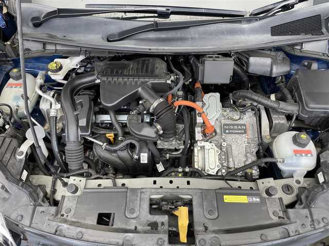 日産 オーラ G レザーエディション 滋賀県 2021(令3)年 7.2万km オーロラフレアブルーパール 禁煙車/純正ナビ/（CD/DVD/SD/Bluetooth/フルセグTV）/アラウンドビューモニター/デジタルインナーミラー/前方ドライブレコーダー/ビルトインETC/側方支援/後側方支援/エマージェンシーブレーキ/速度標識表示/標識検知支援/駐車支援/後退時車両検知警報/ふらつき警報/レザーシート/USB充電/電動パーキングブレーキ/オートホールドブレーキ/LEDヘッドライト/フォグランプ/オートヘッドライト/純正フロアマット/純正アルミホイール