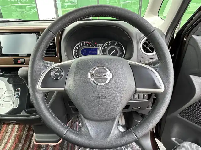 日産 デイズ ルークス 和歌山県 2016(平28)年 4.7万km モカブラウンP 純正ナビ/Bluetooth/フルセグテレビ/アラウンドビューモニター/CD/DVD/USB入力端子/エマージェンシーブレーキ/横滑り防止装置/前後ドライブレコーダー/ETC/両側パワースライドドア/純正15インチアルミホイール/オートライト/HIDヘッドライト/フォグランプ/革巻きステアリング/ステアリングリモコン/純正フロアマット/アイドリングストップ/ドアバイザー/プッシュスタート