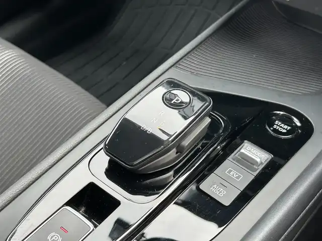 日産 ノート X 和歌山県 2021(令3)年 4万km ブリリアントシルバー 社外９型ナビ/フルセグTV/バックカメラ/（BT/CD/DVD)/エマージェンシーブレーキ/前後コーナーセンサー/横滑り防止機能/前後ドライブレコーダー/ビルトインETC/電子パーキング/オートホールド/純正フロアマット/ドライブモード/LEDヘッドライト/オートライト/オートハイビーム