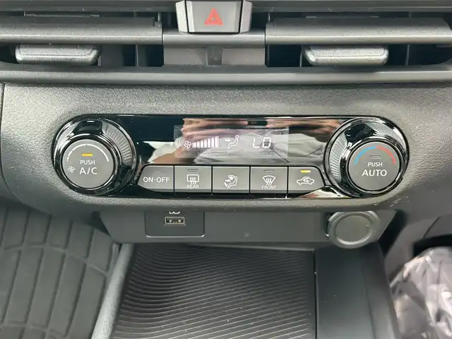 日産 ノート X 和歌山県 2021(令3)年 4万km ブリリアントシルバー 社外９型ナビ/フルセグTV/バックカメラ/（BT/CD/DVD)/エマージェンシーブレーキ/前後コーナーセンサー/横滑り防止機能/前後ドライブレコーダー/ビルトインETC/電子パーキング/オートホールド/純正フロアマット/ドライブモード/LEDヘッドライト/オートライト/オートハイビーム