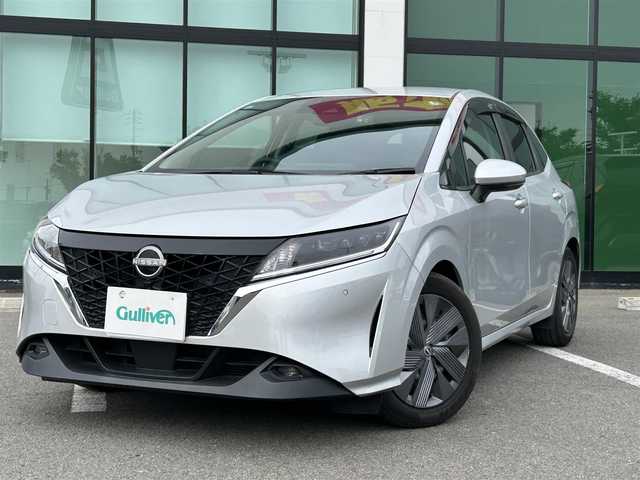 日産 ノート X 和歌山県 2021(令3)年 4万km ブリリアントシルバー 社外９型ナビ/フルセグTV/バックカメラ/（BT/CD/DVD)/エマージェンシーブレーキ/前後コーナーセンサー/横滑り防止機能/前後ドライブレコーダー/ビルトインETC/電子パーキング/オートホールド/純正フロアマット/ドライブモード/LEDヘッドライト/オートライト/オートハイビーム