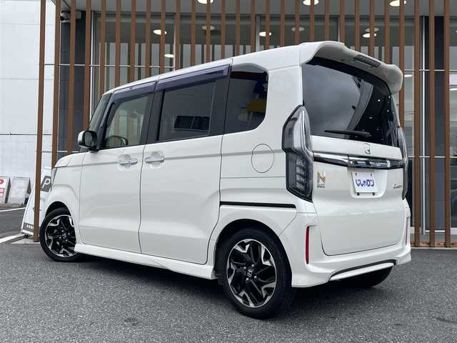 ホンダ Ｎ ＢＯＸ カスタム G EX ターボ ホンダセンシング 千葉県 2017(平29)年 10.8万km プレミアムホワイトパールⅡ (株)IDOMが運営する【じしゃロン八千代店】の自社ローン対象車両になります。こちらは現金またはオートローンご利用時の価格です。自社ローンご希望の方は別途その旨お申付け下さい/ターボ車/社外SDナビ(CN-RA03D)/【フルセグ/BT/DVD/CD/USB/SD/AM/FM/iPod】/バックカメラ/ビルトインETC/社外前方ドライブレコーダー/両側パワースライド/Honda SENSING/・衝突軽減ブレーキ/・オートハイビーム/・誤発進抑制機能/・後方誤発進抑制機能/・路外逸脱警報機能/・アダプティブクルーズコントロール/・車線維持支援システム/・歩行者事故低減ステアリング/・先行車発進お知らせ機能/・標識認識機能/(最高速度、はみ出し通行禁止、一時停止、進入禁止)/アイドリングストップ/ハーフレザー/パドルシフト/ステアリングスイッチ/サンシェード/社外ドアバイザー/社外フロアマット/保証・取説/スペアキーx1