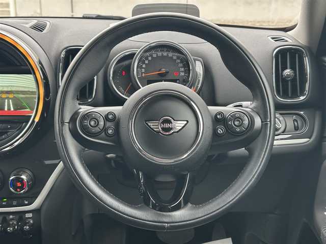 ＭＩＮＩ ミニ クロスオーバー クーパー S E オール4 山形県 2017(平29)年 3.3万km 赤 4WD/純正ナビ/FM/AM/USB/AUX/Bluetooth/ヘッドアップディスプレイ/インテリジェントセーフティ/クルーズコントロール/電動リアゲート/電動パーキングブレーキ/横滑り防止装置/前席シートヒーター/ハーフレザーシート/LEDライト/フォグランプ/バックカメラ/ルーフ/ドアバイザー/スマートキー
