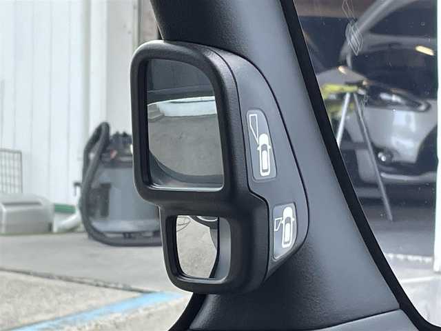 ホンダ Ｎ ＢＯＸ カスタム G L ホンダセンシング 山梨県 2019(令1)年 5.6万km プラチナホワイトパール 純正メモリナビ(VXM-194VFi)/純正CD/DVD/Bluetooth接続/フルセグTV/バックカメラ/ETC/ドライブレコーダー/片側電動スライドドア/衝突被害軽減システム/レーンキープアシスト/スペアキー1本/取扱説明書/保証書