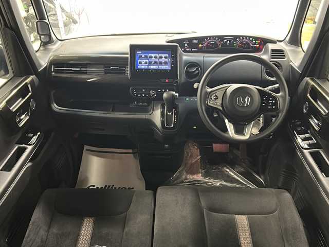 ホンダ Ｎ ＢＯＸ カスタム G L ホンダセンシング 佐賀県 2019(令1)年 5.6万km プラチナホワイトパール /ツートン//純正メモリナビ//CD/DVD/Bluetooth/フルセグTV//バックカメラ//ETC//ドライブレコーダー//片側電動スライドドア//純正LEDヘッドライト//純正14インチアルミホイール//純正フロアマット//純正ドアバイザー//取扱説明書//新車保証書//スペアキー1本//ホンダセンシング//レーンキープアシスト