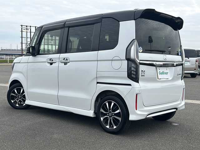 ホンダ Ｎ ＢＯＸ カスタム G L ホンダセンシング 佐賀県 2019(令1)年 5.6万km プラチナホワイトパール /ツートン//純正メモリナビ//CD/DVD/Bluetooth/フルセグTV//バックカメラ//ETC//ドライブレコーダー//片側電動スライドドア//純正LEDヘッドライト//純正14インチアルミホイール//純正フロアマット//純正ドアバイザー//取扱説明書//新車保証書//スペアキー1本//ホンダセンシング//レーンキープアシスト