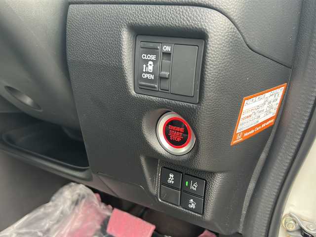 ホンダ Ｎ ＢＯＸ カスタム G L ホンダセンシング 佐賀県 2019(令1)年 5.6万km プラチナホワイトパール /ツートン//純正メモリナビ//CD/DVD/Bluetooth/フルセグTV//バックカメラ//ETC//ドライブレコーダー//片側電動スライドドア//純正LEDヘッドライト//純正14インチアルミホイール//純正フロアマット//純正ドアバイザー//取扱説明書//新車保証書//スペアキー1本//ホンダセンシング//レーンキープアシスト