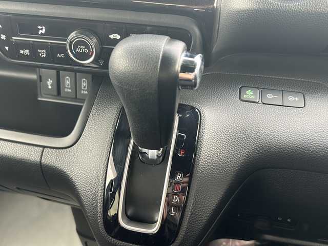 ホンダ Ｎ ＢＯＸ カスタム G L ホンダセンシング 佐賀県 2019(令1)年 5.6万km プラチナホワイトパール /ツートン//純正メモリナビ//CD/DVD/Bluetooth/フルセグTV//バックカメラ//ETC//ドライブレコーダー//片側電動スライドドア//純正LEDヘッドライト//純正14インチアルミホイール//純正フロアマット//純正ドアバイザー//取扱説明書//新車保証書//スペアキー1本//ホンダセンシング//レーンキープアシスト