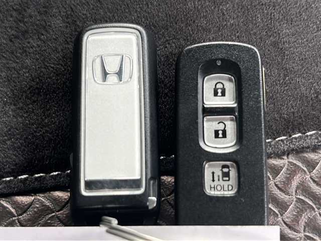 ホンダ Ｎ ＢＯＸ カスタム G L ホンダセンシング 佐賀県 2019(令1)年 5.6万km プラチナホワイトパール /ツートン//純正メモリナビ//CD/DVD/Bluetooth/フルセグTV//バックカメラ//ETC//ドライブレコーダー//片側電動スライドドア//純正LEDヘッドライト//純正14インチアルミホイール//純正フロアマット//純正ドアバイザー//取扱説明書//新車保証書//スペアキー1本//ホンダセンシング//レーンキープアシスト