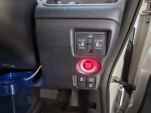 ホンダ Ｎ ＢＯＸ カスタム G L ホンダセンシング 福岡県 2020(令2)年 4.3万km プラチナホワイトパール 純正8型ナビ/　(Bluetooth/CD/DVD)/フルセグTV/両側パワースライドドア/バックカメラ/ビルトインETC/アダプティブクルーズコントロール/ソナーセンサー/ホンダセンシング/・衝突軽減ブレーキ/・誤発進抑制機能(前後)/・歩行者事故低減ステアリング/・先行車発進お知らせ機能/・車線維持支援システム/・オートハイビーム/・標識認識機能/LEDヘッドランプ/ステアリングスイッチ/前席シートヒーター/純正14インチアルミホイール/スマートキーシステム/プッシュエンジンスタート/禁煙車