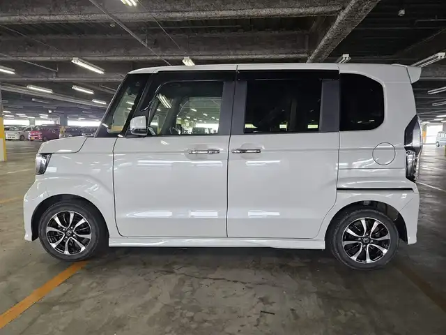 ホンダ Ｎ ＢＯＸ カスタム G L ホンダセンシング 福岡県 2020(令2)年 4.3万km プラチナホワイトパール 純正8型ナビ/　(Bluetooth/CD/DVD)/フルセグTV/両側パワースライドドア/バックカメラ/ビルトインETC/アダプティブクルーズコントロール/ソナーセンサー/ホンダセンシング/・衝突軽減ブレーキ/・誤発進抑制機能(前後)/・歩行者事故低減ステアリング/・先行車発進お知らせ機能/・車線維持支援システム/・オートハイビーム/・標識認識機能/LEDヘッドランプ/ステアリングスイッチ/前席シートヒーター/純正14インチアルミホイール/スマートキーシステム/プッシュエンジンスタート/禁煙車