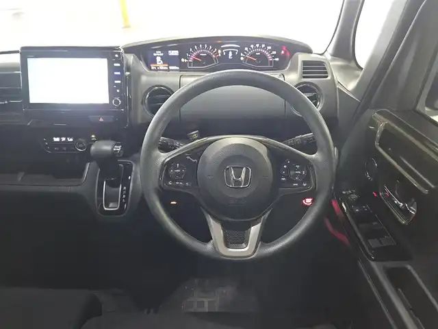 ホンダ Ｎ ＢＯＸ カスタム G L ホンダセンシング 福岡県 2020(令2)年 4.3万km プラチナホワイトパール 純正8型ナビ/　(Bluetooth/CD/DVD)/フルセグTV/両側パワースライドドア/バックカメラ/ビルトインETC/アダプティブクルーズコントロール/ソナーセンサー/ホンダセンシング/・衝突軽減ブレーキ/・誤発進抑制機能(前後)/・歩行者事故低減ステアリング/・先行車発進お知らせ機能/・車線維持支援システム/・オートハイビーム/・標識認識機能/LEDヘッドランプ/ステアリングスイッチ/前席シートヒーター/純正14インチアルミホイール/スマートキーシステム/プッシュエンジンスタート/禁煙車