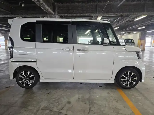 ホンダ Ｎ ＢＯＸ カスタム G L ホンダセンシング 福岡県 2020(令2)年 4.3万km プラチナホワイトパール 純正8型ナビ/　(Bluetooth/CD/DVD)/フルセグTV/両側パワースライドドア/バックカメラ/ビルトインETC/アダプティブクルーズコントロール/ソナーセンサー/ホンダセンシング/・衝突軽減ブレーキ/・誤発進抑制機能(前後)/・歩行者事故低減ステアリング/・先行車発進お知らせ機能/・車線維持支援システム/・オートハイビーム/・標識認識機能/LEDヘッドランプ/ステアリングスイッチ/前席シートヒーター/純正14インチアルミホイール/スマートキーシステム/プッシュエンジンスタート/禁煙車