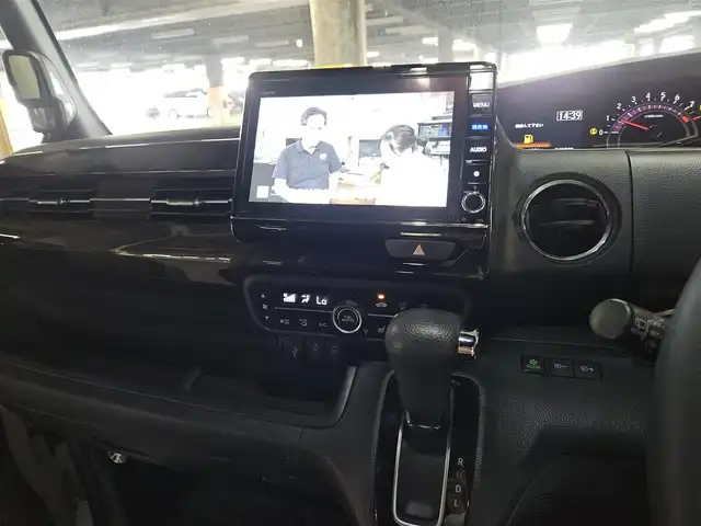 ホンダ Ｎ ＢＯＸ カスタム G L ホンダセンシング 福岡県 2020(令2)年 4.3万km プラチナホワイトパール 純正8型ナビ/　(Bluetooth/CD/DVD)/フルセグTV/両側パワースライドドア/バックカメラ/ビルトインETC/アダプティブクルーズコントロール/ソナーセンサー/ホンダセンシング/・衝突軽減ブレーキ/・誤発進抑制機能(前後)/・歩行者事故低減ステアリング/・先行車発進お知らせ機能/・車線維持支援システム/・オートハイビーム/・標識認識機能/LEDヘッドランプ/ステアリングスイッチ/前席シートヒーター/純正14インチアルミホイール/スマートキーシステム/プッシュエンジンスタート/禁煙車