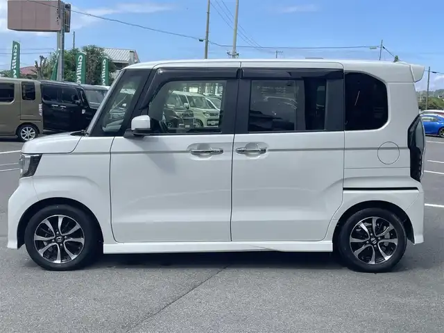 ホンダ Ｎ ＢＯＸ カスタム G L ホンダセンシング 愛媛県 2020(令2)年 4.4万km プラチナホワイトパール 純正8型ナビ/　(Bluetooth/CD/DVD)/フルセグTV/両側パワースライドドア/バックカメラ/ビルトインETC/アダプティブクルーズコントロール/ソナーセンサー/ホンダセンシング/・衝突軽減ブレーキ/・誤発進抑制機能(前後)/・歩行者事故低減ステアリング/・先行車発進お知らせ機能/・車線維持支援システム/・オートハイビーム/・標識認識機能/LEDヘッドランプ/ステアリングスイッチ/前席シートヒーター/純正14インチアルミホイール/スマートキーシステム/プッシュエンジンスタート/禁煙車
