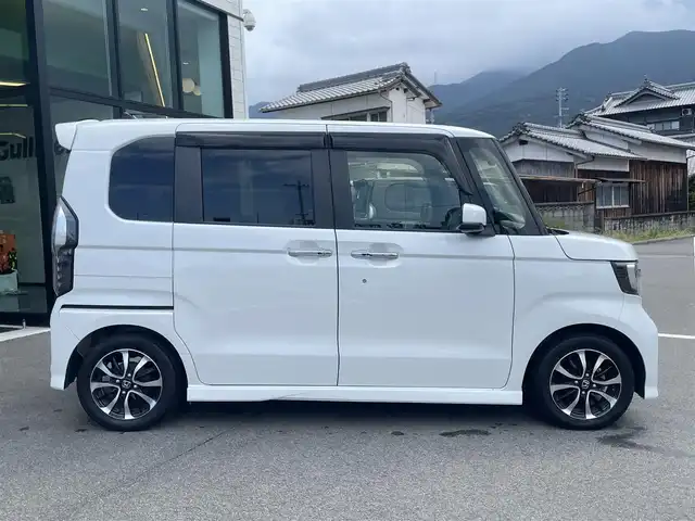 ホンダ Ｎ ＢＯＸ カスタム G L ホンダセンシング 愛媛県 2020(令2)年 4.4万km プラチナホワイトパール 純正8型ナビ/　(Bluetooth/CD/DVD)/フルセグTV/両側パワースライドドア/バックカメラ/ビルトインETC/アダプティブクルーズコントロール/ソナーセンサー/ホンダセンシング/・衝突軽減ブレーキ/・誤発進抑制機能(前後)/・歩行者事故低減ステアリング/・先行車発進お知らせ機能/・車線維持支援システム/・オートハイビーム/・標識認識機能/LEDヘッドランプ/ステアリングスイッチ/前席シートヒーター/純正14インチアルミホイール/スマートキーシステム/プッシュエンジンスタート/禁煙車