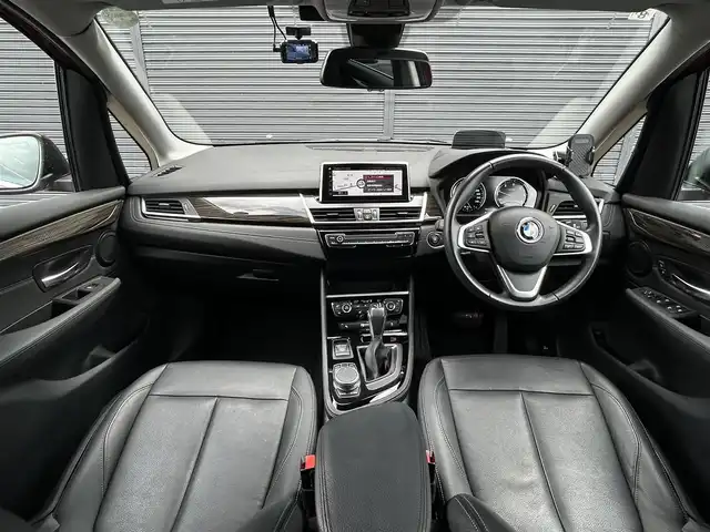 ＢＭＷ ２１８ｄ アクティブツアラー ラグジュアリー 茨城県 2019(令1)年 2.2万km 赤 後期型　/アドバンスドアクティブＳＦＴ　/ＡＣＣ　/ＨＵＤ　/コンフォートＰKG　/ＰＷテールゲート　/コンフォートアクセス　/パーキングサポートＰKG　/Ｂカメラ　/ＰＤＣ　/黒革　/シートヒーター　/Ｍ付ＰＷシート　/ナビ　/社外ＴＶ　/ＬＥＤ　/ＥＴＣ/禁煙車