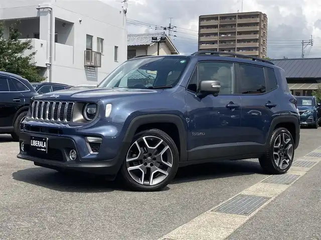 クライスラー・ジープ レネゲード スレートブルー 熊本県 2020(令2)年 4.6万km 青 ・スマートキー/・プッシュスタート/・自動緊急ブレーキ/・レーンセンス/・パークセンス/・ブラインドスポットモニター/・アクティブヘッドライト/・クルーズコントロール(追従式)/・黒革シート/・前席パワーシート/・前席シートヒーター /・ハンドルヒーター /・純正メモリナビ/　【Bluetooth・USB・AppleCarPlay・AndroidAuto】/・フルセグTV/・バックカメラ/・ETC2.0/・ドライブレコーダー(前後録画)/・LEDヘッドランプ/・LEDフォグランプ/・純正マット