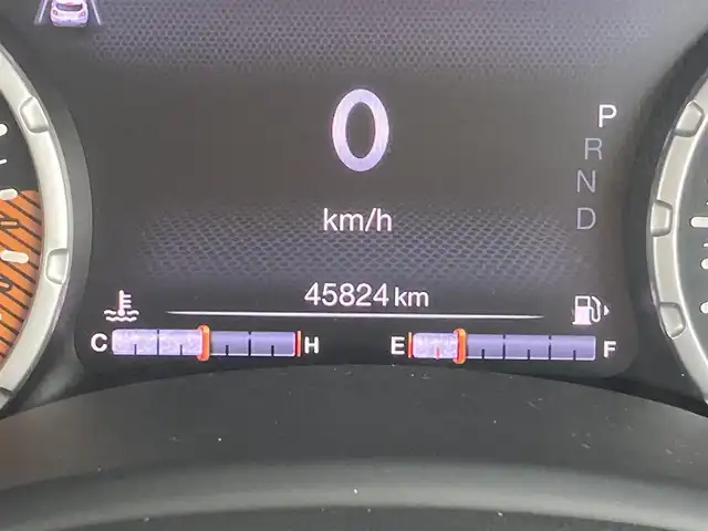 クライスラー・ジープ レネゲード スレートブルー 熊本県 2020(令2)年 4.6万km 青 ・スマートキー/・プッシュスタート/・自動緊急ブレーキ/・レーンセンス/・パークセンス/・ブラインドスポットモニター/・アクティブヘッドライト/・クルーズコントロール(追従式)/・黒革シート/・前席パワーシート/・前席シートヒーター /・ハンドルヒーター /・純正メモリナビ/　【Bluetooth・USB・AppleCarPlay・AndroidAuto】/・フルセグTV/・バックカメラ/・ETC2.0/・ドライブレコーダー(前後録画)/・LEDヘッドランプ/・LEDフォグランプ/・純正マット