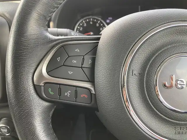 クライスラー・ジープ レネゲード スレートブルー 熊本県 2020(令2)年 4.6万km 青 ・スマートキー/・プッシュスタート/・自動緊急ブレーキ/・レーンセンス/・パークセンス/・ブラインドスポットモニター/・アクティブヘッドライト/・クルーズコントロール(追従式)/・黒革シート/・前席パワーシート/・前席シートヒーター /・ハンドルヒーター /・純正メモリナビ/　【Bluetooth・USB・AppleCarPlay・AndroidAuto】/・フルセグTV/・バックカメラ/・ETC2.0/・ドライブレコーダー(前後録画)/・LEDヘッドランプ/・LEDフォグランプ/・純正マット