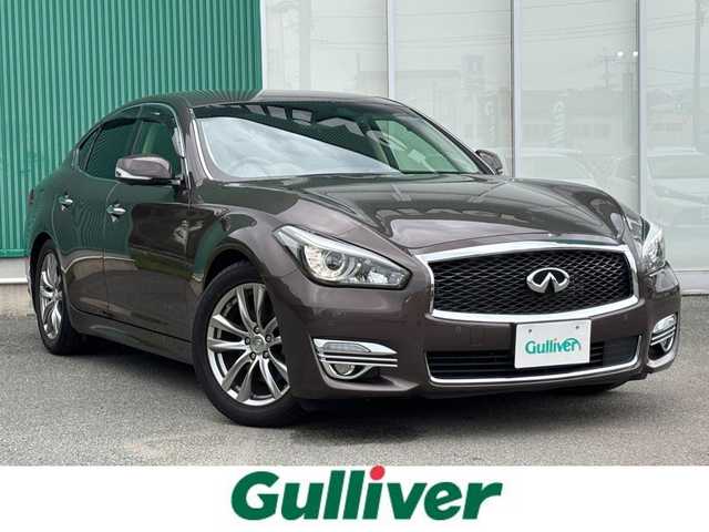 日産 フーガ 370GT FOUR 福岡県 2015(平27)年 2.4万km ブラックパール 〇純正ナビ/〇フルセグTV/〇ETC/〇ドライブレコーダー/〇プレミアムインテリアパッケージ/〇ブラウンセミアニリン革シート/〇インテリジェントクルーズコントロール/〇全方位運転支援システム/〇LEDヘッドランプ/〇オートライト/〇純正18インチアルミホイール/〇純正フロアマット/〇革巻きステアリングホイール/〇SRSエアバッグ/〇フォレストエアコン/〇パワーシート/パワーオットマン(助手席)/〇アームレスト/〇インテリジェントキー/アラウンドビューモニター/〇スペアキー/〇禁煙車