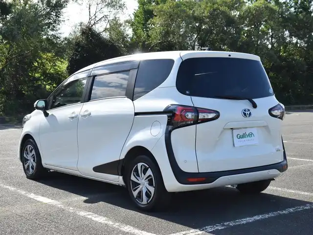 トヨタ シエンタ ハイブリッド ファンベースG クエロ 福岡県 2020(令2)年 4.7万km ホワイトパールクリスタルシャイン ワンオーナー/トヨタセーフティセンス/ALPINE製メモリーナビ/フルセグ/CD/DVD/BT/HDMI/バックカメラ/ALPINE製フリップダウンモニター/前後ドライブレコーダー/純正LEDヘッドライト/両側パワースライドドア/クルーズコントロール/ハーフレザーシート/コーナーセンサー/革巻きステアリング/ステアリングスイッチ/プッシュスタート/スマートキー/ビルトインETC/新車時保証書/取扱説明書
