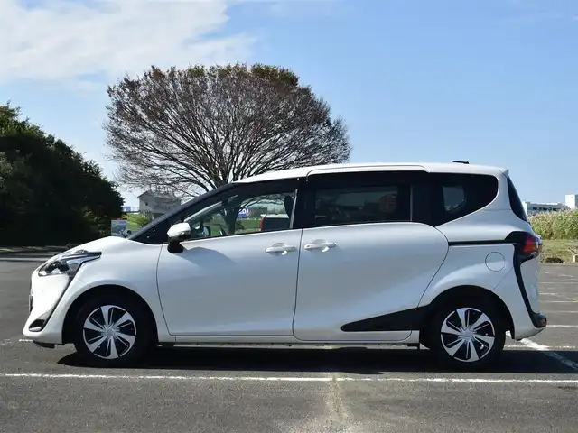 トヨタ シエンタ ハイブリッド ファンベースG クエロ 福岡県 2020(令2)年 4.7万km ホワイトパールクリスタルシャイン ワンオーナー/トヨタセーフティセンス/ALPINE製メモリーナビ/フルセグ/CD/DVD/BT/HDMI/バックカメラ/ALPINE製フリップダウンモニター/前後ドライブレコーダー/純正LEDヘッドライト/両側パワースライドドア/クルーズコントロール/ハーフレザーシート/コーナーセンサー/革巻きステアリング/ステアリングスイッチ/プッシュスタート/スマートキー/ビルトインETC/新車時保証書/取扱説明書