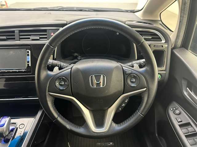 ホンダ シャトル ハイブリッド Z 兵庫県 2015(平27)年 3.2万km ミッドナイトブルービームM 純正SDナビ(CD/DVD/Bluetooth/フルセグ)/バックカメラ/パドルシフト/クルーズコントロール/ハーフレザーシート/シートヒーター/LEDヘッドライト/オートライト/フォグライト/純正16インチアルミホイール/純正フロアマット/ETC