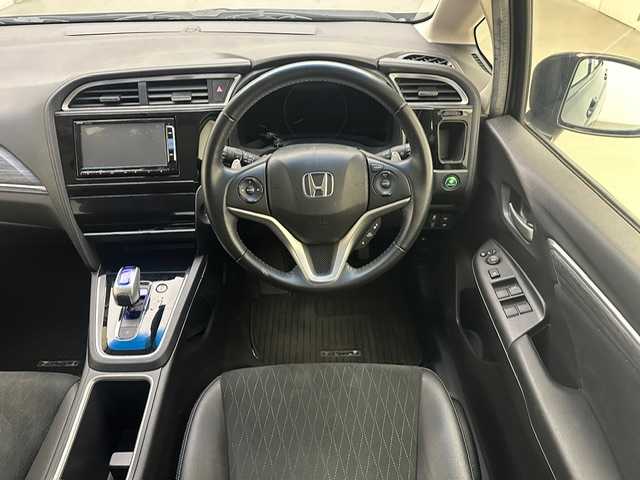 ホンダ シャトル ハイブリッド Z 兵庫県 2015(平27)年 3.2万km ミッドナイトブルービームM 純正SDナビ(CD/DVD/Bluetooth/フルセグ)/バックカメラ/パドルシフト/クルーズコントロール/ハーフレザーシート/シートヒーター/LEDヘッドライト/オートライト/フォグライト/純正16インチアルミホイール/純正フロアマット/ETC