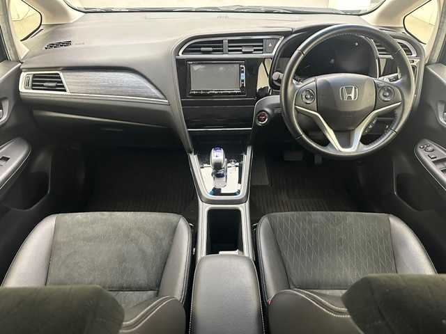 ホンダ シャトル ハイブリッド Z 兵庫県 2015(平27)年 3.2万km ミッドナイトブルービームM 純正SDナビ(CD/DVD/Bluetooth/フルセグ)/バックカメラ/パドルシフト/クルーズコントロール/ハーフレザーシート/シートヒーター/LEDヘッドライト/オートライト/フォグライト/純正16インチアルミホイール/純正フロアマット/ETC