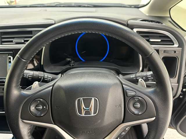 ホンダ シャトル ハイブリッド Z 兵庫県 2015(平27)年 3.2万km ミッドナイトブルービームM 純正SDナビ(CD/DVD/Bluetooth/フルセグ)/バックカメラ/パドルシフト/クルーズコントロール/ハーフレザーシート/シートヒーター/LEDヘッドライト/オートライト/フォグライト/純正16インチアルミホイール/純正フロアマット/ETC