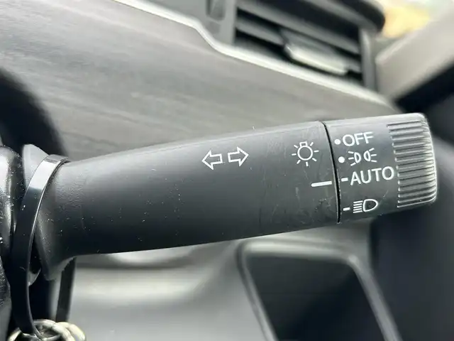 ホンダ フリード G ブラックスタイル 岡山県 2022(令4)年 2.5万km プラチナホワイトパール 登録時走行距離24713km/純正ナビ/フルセグTV(AM/FM/CD/DVD/Bluetooth)/バックカメラ/両側パワースライドドア/ビルトインETC/前後ドライブレコーダー/ホンダセンシング/・衝突軽減ブレーキ/・路外逸脱抑制機能/・アダプティブクルーズコントロール/・車線維持支援システム/・オートマチックハイビーム/横滑り抑制機能/クリアランスソナー/フロントガラス熱線スイッチ/アイドリングストップ/ECONモード/D/N席シートヒーター/純正フロアマット/15インチ純正AW