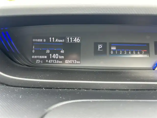 ホンダ フリード G ブラックスタイル 岡山県 2022(令4)年 2.5万km プラチナホワイトパール 登録時走行距離24713km/純正ナビ/フルセグTV(AM/FM/CD/DVD/Bluetooth)/バックカメラ/両側パワースライドドア/ビルトインETC/前後ドライブレコーダー/ホンダセンシング/・衝突軽減ブレーキ/・路外逸脱抑制機能/・アダプティブクルーズコントロール/・車線維持支援システム/・オートマチックハイビーム/横滑り抑制機能/クリアランスソナー/フロントガラス熱線スイッチ/アイドリングストップ/ECONモード/D/N席シートヒーター/純正フロアマット/15インチ純正AW