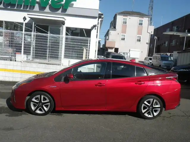 トヨタ プリウス A プレミアム　ツーリングセレ 神奈川県 2015(平27)年 16万km エモーショナルレッド セーフティセンスP/・プリクラッシュセーフティ/・レーンディパチャーアラート/・オートマチックハイビーム/・レーダークルーズコントロール/純正9インチSDナビ　フルセグTV/（DVD再生可/Bluetooth/SD/SD録音可）/バックカメラ/クリアランスソナー/黒革シート/パワーシート/前席シートヒーター/ブラインドスポットモニタリング/LEDヘッドランプ/LEDフォグランプ/ビルトインETC（DSRC）/スマートキーx2/AC100V電源/点検記録（全てトヨタディーラーで実施）/　28/12  30/3  30/11  R1/11/ R2/11  R3/12  R4/11/R5/11  R6/11  R7/11