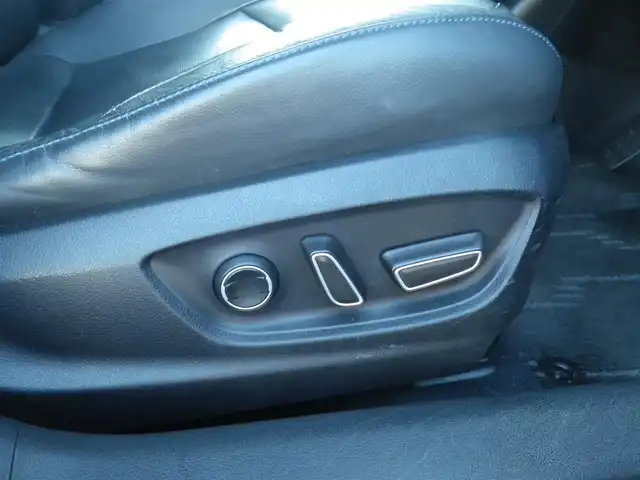 トヨタ プリウス A プレミアム　ツーリングセレ 神奈川県 2015(平27)年 16万km エモーショナルレッド セーフティセンスP/・プリクラッシュセーフティ/・レーンディパチャーアラート/・オートマチックハイビーム/・レーダークルーズコントロール/純正9インチSDナビ　フルセグTV/（DVD再生可/Bluetooth/SD/SD録音可）/バックカメラ/クリアランスソナー/黒革シート/パワーシート/前席シートヒーター/ブラインドスポットモニタリング/LEDヘッドランプ/LEDフォグランプ/ビルトインETC（DSRC）/スマートキーx2/AC100V電源/点検記録（全てトヨタディーラーで実施）/　28/12  30/3  30/11  R1/11/ R2/11  R3/12  R4/11/R5/11  R6/11  R7/11