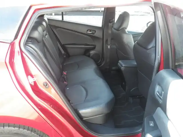 トヨタ プリウス A プレミアム　ツーリングセレ 神奈川県 2015(平27)年 16万km エモーショナルレッド セーフティセンスP/・プリクラッシュセーフティ/・レーンディパチャーアラート/・オートマチックハイビーム/・レーダークルーズコントロール/純正9インチSDナビ　フルセグTV/（DVD再生可/Bluetooth/SD/SD録音可）/バックカメラ/クリアランスソナー/黒革シート/パワーシート/前席シートヒーター/ブラインドスポットモニタリング/LEDヘッドランプ/LEDフォグランプ/ビルトインETC（DSRC）/スマートキーx2/AC100V電源/点検記録（全てトヨタディーラーで実施）/　28/12  30/3  30/11  R1/11/ R2/11  R3/12  R4/11/R5/11  R6/11  R7/11