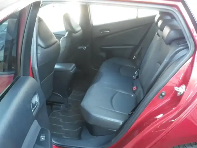 トヨタ プリウス A プレミアム　ツーリングセレ 神奈川県 2015(平27)年 16万km エモーショナルレッド セーフティセンスP/・プリクラッシュセーフティ/・レーンディパチャーアラート/・オートマチックハイビーム/・レーダークルーズコントロール/純正9インチSDナビ　フルセグTV/（DVD再生可/Bluetooth/SD/SD録音可）/バックカメラ/クリアランスソナー/黒革シート/パワーシート/前席シートヒーター/ブラインドスポットモニタリング/LEDヘッドランプ/LEDフォグランプ/ビルトインETC（DSRC）/スマートキーx2/AC100V電源/点検記録（全てトヨタディーラーで実施）/　28/12  30/3  30/11  R1/11/ R2/11  R3/12  R4/11/R5/11  R6/11  R7/11