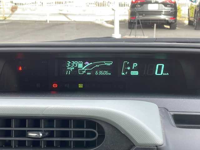 トヨタ アクア S 山口県 2013(平25)年 6.4万km スーパーホワイトⅡ 社外SDナビ　【AVN-Z03iW】/・Bluetooth接続/・DVD再生機能有/・フルセグTV/・AM/FM/・DS/ETC/純正フロアマット/スマートキー/プッシュスタート/ドアバイザー/ウィンカーミラー/取扱説明書