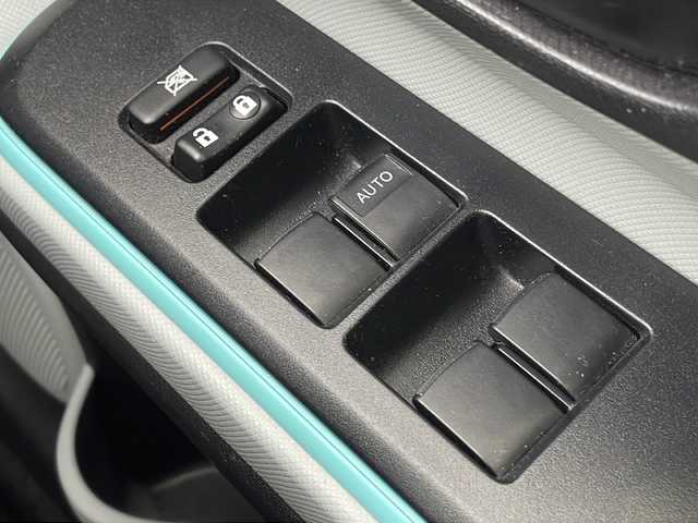 トヨタ アクア S 山口県 2013(平25)年 6.4万km スーパーホワイトⅡ 社外SDナビ　【AVN-Z03iW】/・Bluetooth接続/・DVD再生機能有/・フルセグTV/・AM/FM/・DS/ETC/純正フロアマット/スマートキー/プッシュスタート/ドアバイザー/ウィンカーミラー/取扱説明書