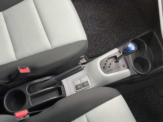 トヨタ アクア S 山口県 2013(平25)年 6.4万km スーパーホワイトⅡ 社外SDナビ　【AVN-Z03iW】/・Bluetooth接続/・DVD再生機能有/・フルセグTV/・AM/FM/・DS/ETC/純正フロアマット/スマートキー/プッシュスタート/ドアバイザー/ウィンカーミラー/取扱説明書