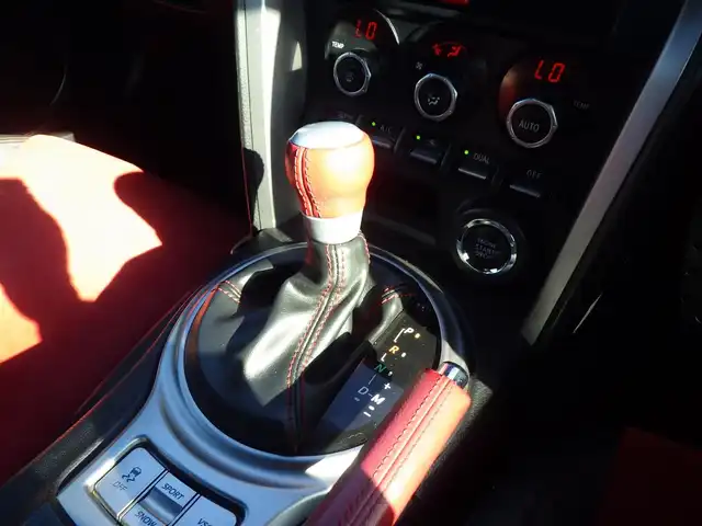 トヨタ ８６ GT リミテッド 千葉県 2012(平24)年 6.6万km オレンジメタリック BLITZエアクリーナー/TRDフロントストラットタワーバー/TRDモーションコントロールビーム/クルーズコントロール/純正SDナビ/地デジTV/【DVD/CD再生機能　Bluetooth接続】/バックカメラ/ハーフレザーシート/革巻きステアリング/HIDヘッドライト/フォグライト/純正17インチアルミホイル/サイド/カーテンエアバッグ/スマートキー