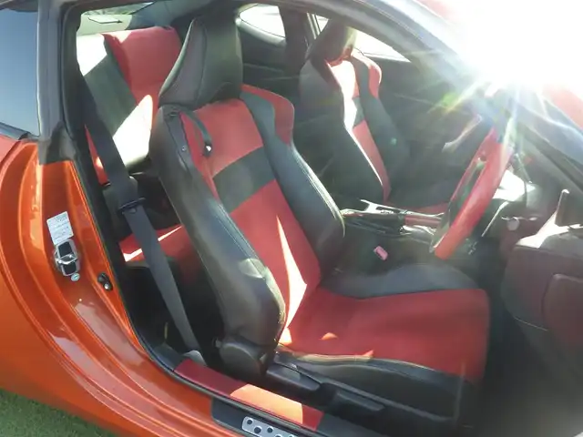 トヨタ ８６ GT リミテッド 千葉県 2012(平24)年 6.6万km オレンジメタリック BLITZエアクリーナー/TRDフロントストラットタワーバー/TRDモーションコントロールビーム/クルーズコントロール/純正SDナビ/地デジTV/【DVD/CD再生機能　Bluetooth接続】/バックカメラ/ハーフレザーシート/革巻きステアリング/HIDヘッドライト/フォグライト/純正17インチアルミホイル/サイド/カーテンエアバッグ/スマートキー