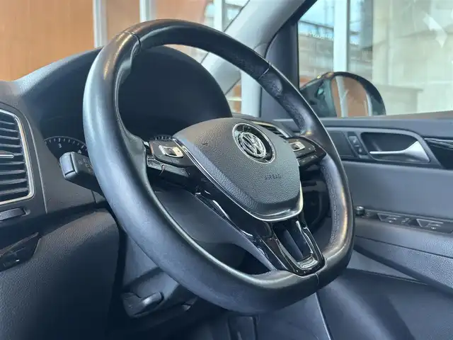 フォルクスワーゲン シャラン TDI ハイライン 宮城県 2020(令2)年 5万km ディープブラックパールエフェクト アダプティブクルーズコントロール/レーンキープアシスト/ブラインドスポットアシスト/純正メモリナビ/バックカメラ/CD/DVD再生/Bluetooth機能/ハーフレザー/シートヒーター/ステアリングスイッチ/パドルシフト/アイドリングストップ/キセノンヘッドライト/オートライト/前後ドライブレコーダー/両側パワースライドドア/オートホールド/ルーフレール/パワーバックドア/純正17インチAW
