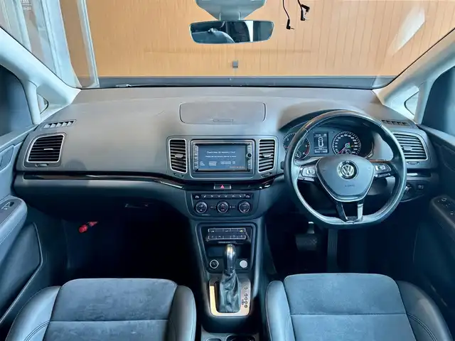フォルクスワーゲン シャラン TDI ハイライン 宮城県 2020(令2)年 5万km ディープブラックパールエフェクト アダプティブクルーズコントロール/レーンキープアシスト/ブラインドスポットアシスト/純正メモリナビ/バックカメラ/CD/DVD再生/Bluetooth機能/ハーフレザー/シートヒーター/ステアリングスイッチ/パドルシフト/アイドリングストップ/キセノンヘッドライト/オートライト/前後ドライブレコーダー/両側パワースライドドア/オートホールド/ルーフレール/パワーバックドア/純正17インチAW