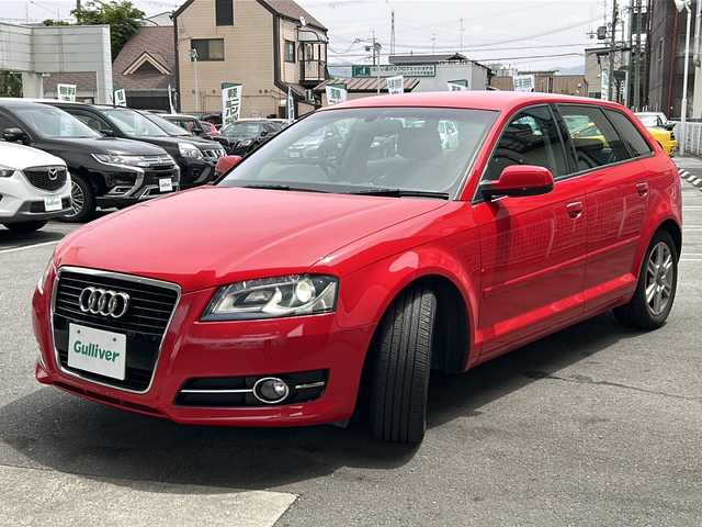 アウディ Ａ３ スポーツバック 1．4 TFSI 京都府 2010(平22)年 10.6万km 赤 純正SDナビ　/フルセグTV　/バックカメラ　/ターボ　/前後コーナーセンサー　/LEDヘッドライト/スマートキー　/純正AW　/アイドリングストップ　/純正ビルトインETC　/Bluetooth/CD/DVD再生機能 /USB /シートカバー/フロントフォグランプ/Wサイドエアバッグ