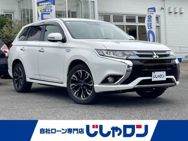 三菱 アウトランダー ＰＨＥＶ G ナビパッケージ 愛知県 2015(平27)年 13.4万km シルキーホワイト (株)IDOMが運営する【じしゃロン名古屋鳴海店】の自社ローン専用車両になりますこちらは現金またはオートローンご利用時の価格です。自社ローンご希望の方は別途その旨お申付け下さい/衝突軽減ブレーキ/ACC/LDW/純正ナビ/フルセグTV/360°カメラ/パワーシート/ヒーター /ステアリングヒーター /フリップダウンモニター/前後ドライブレコーダー/純正18インチAW/LEDヘッドライト
