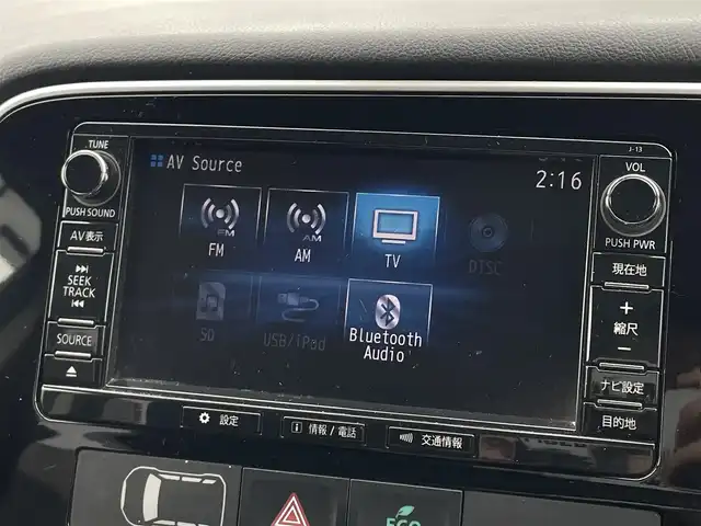 三菱 アウトランダー ＰＨＥＶ G ナビパッケージ 愛知県 2015(平27)年 13.4万km シルキーホワイト (株)IDOMが運営する【じしゃロン名古屋鳴海店】の自社ローン専用車両になりますこちらは現金またはオートローンご利用時の価格です。自社ローンご希望の方は別途その旨お申付け下さい/衝突軽減ブレーキ/ACC/LDW/純正ナビ/フルセグTV/360°カメラ/パワーシート/ヒーター /ステアリングヒーター /フリップダウンモニター/前後ドライブレコーダー/純正18インチAW/LEDヘッドライト